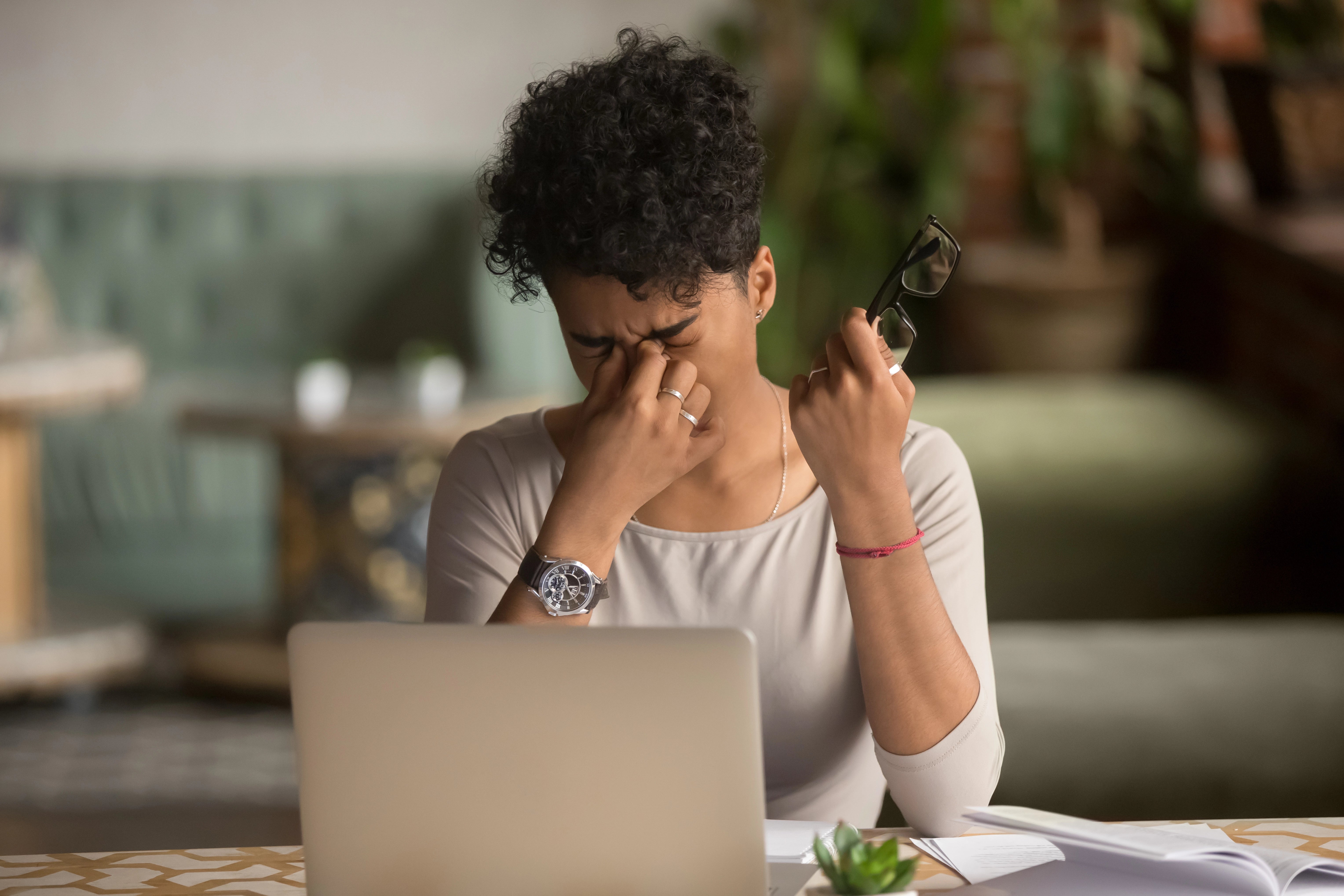 Dry Eyes vs. Eye Strain: How to Tell the Difference