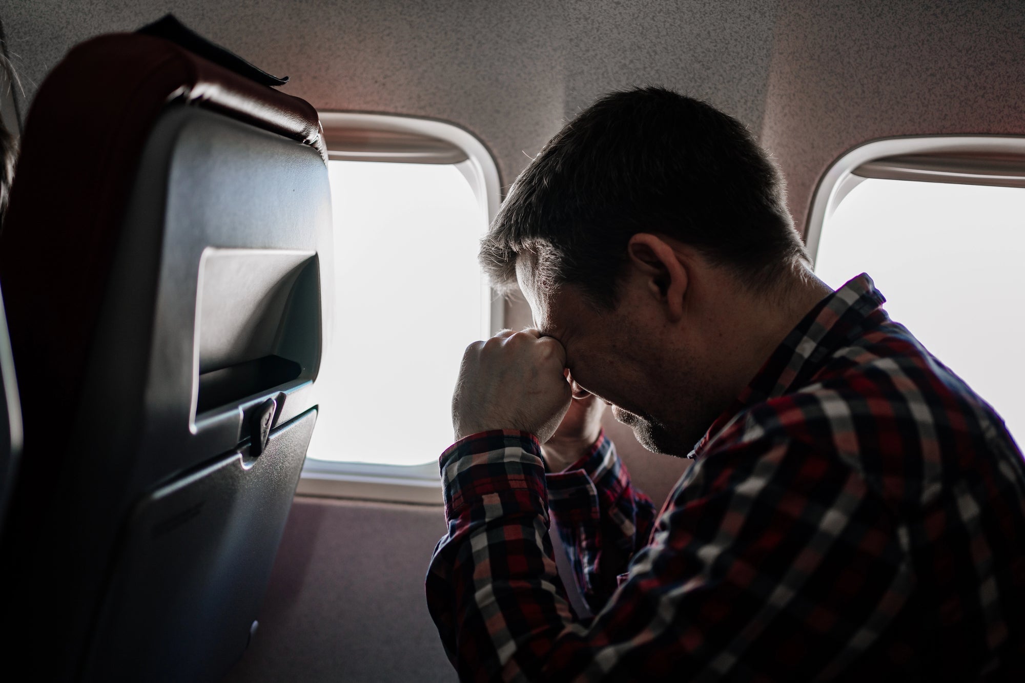 How to Refresh Tired Eyes After a Long Flight